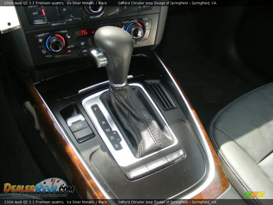 2009 Audi Q5 3.2 Premium quattro Shifter Photo #16