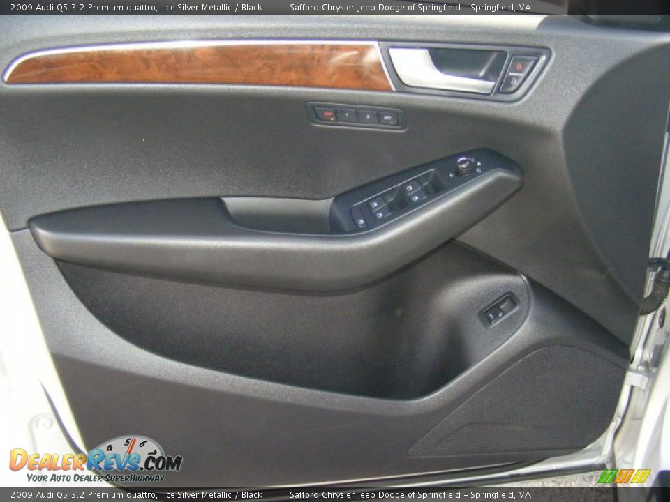 Door Panel of 2009 Audi Q5 3.2 Premium quattro Photo #33