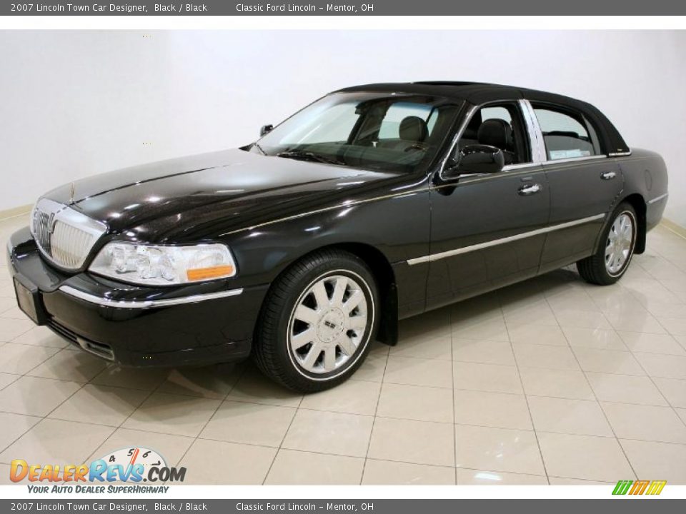 2007 Lincoln Town Car Designer Black / Black Photo #3