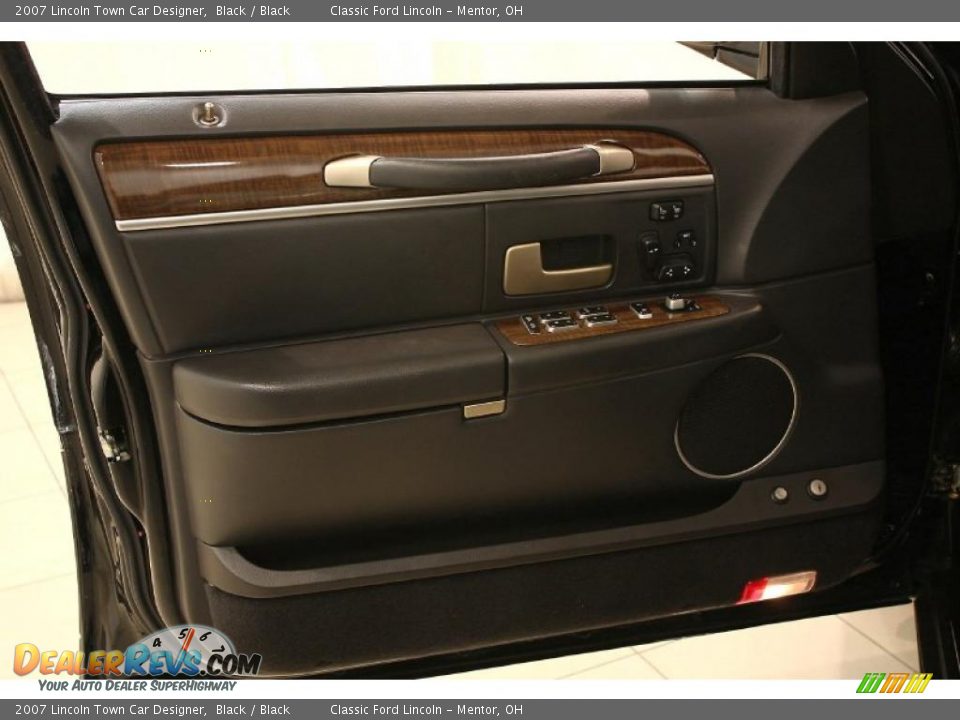 Door Panel of 2007 Lincoln Town Car Designer Photo #6