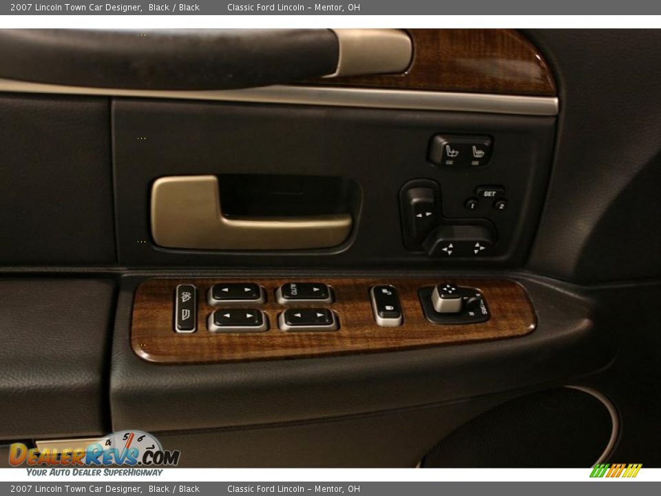 Controls of 2007 Lincoln Town Car Designer Photo #7