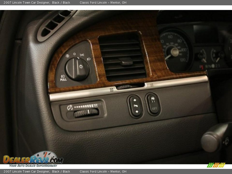 Controls of 2007 Lincoln Town Car Designer Photo #8