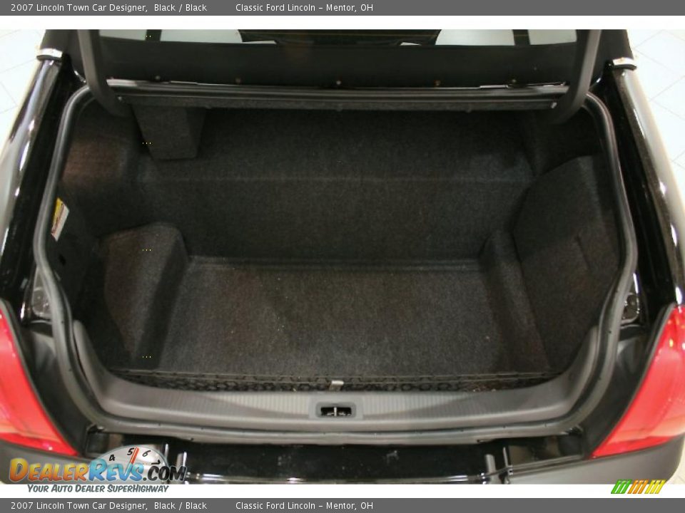 2007 Lincoln Town Car Designer Trunk Photo #20