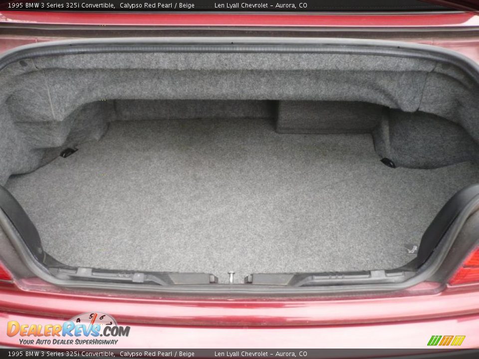 1995 BMW 3 Series 325i Convertible Trunk Photo #9