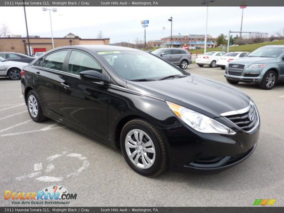 Front 3/4 View of 2011 Hyundai Sonata GLS Photo #7