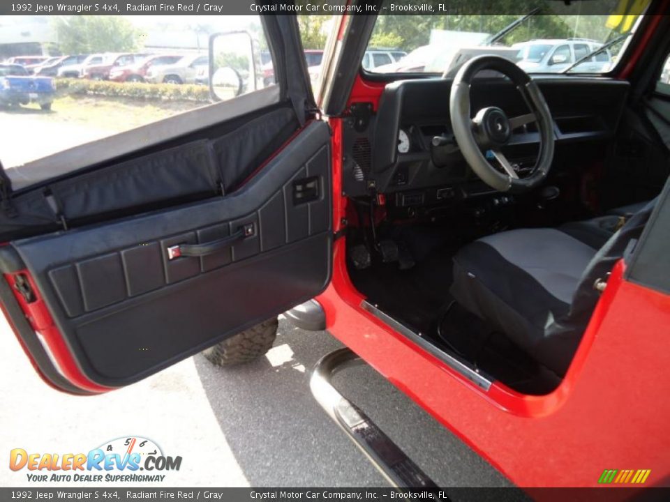 1992 Jeep Wrangler S 4x4 Radiant Fire Red / Gray Photo #4