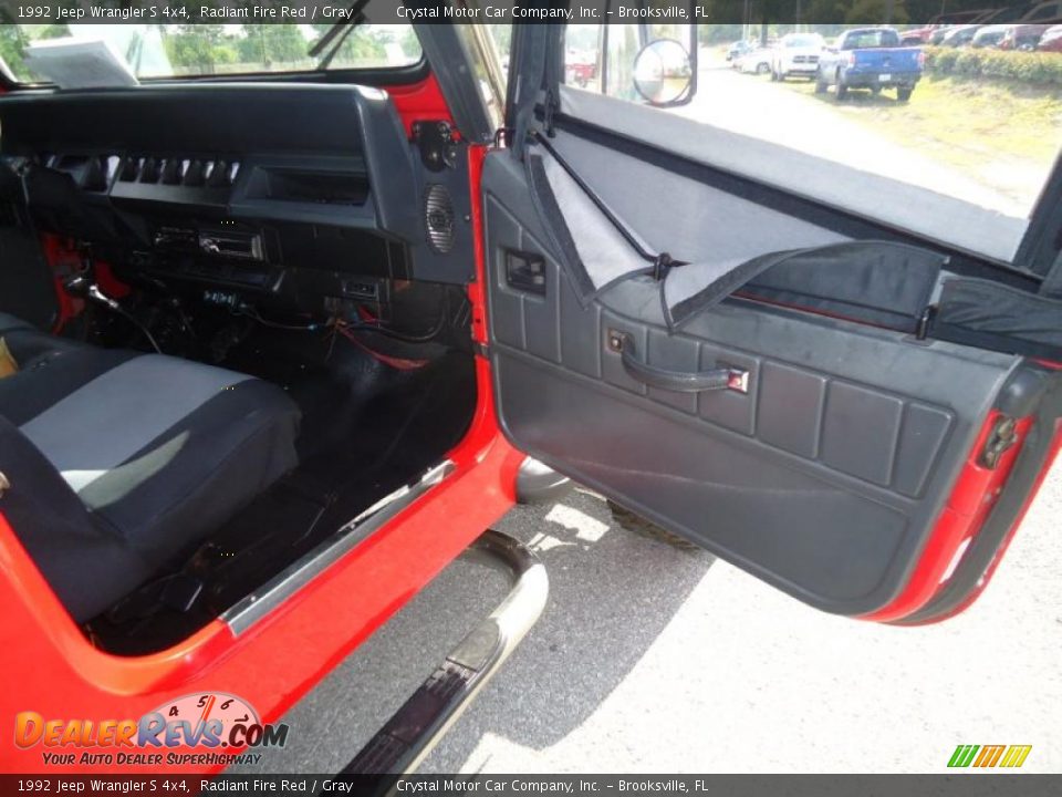 1992 Jeep Wrangler S 4x4 Radiant Fire Red / Gray Photo #12