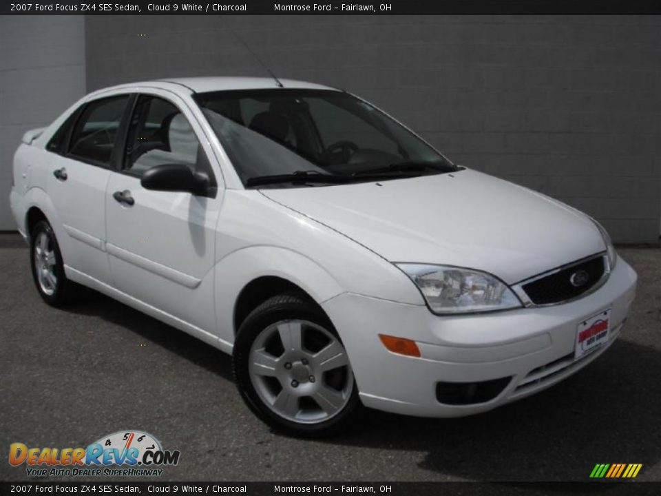 2007 Ford Focus ZX4 SES Sedan Cloud 9 White / Charcoal Photo #2