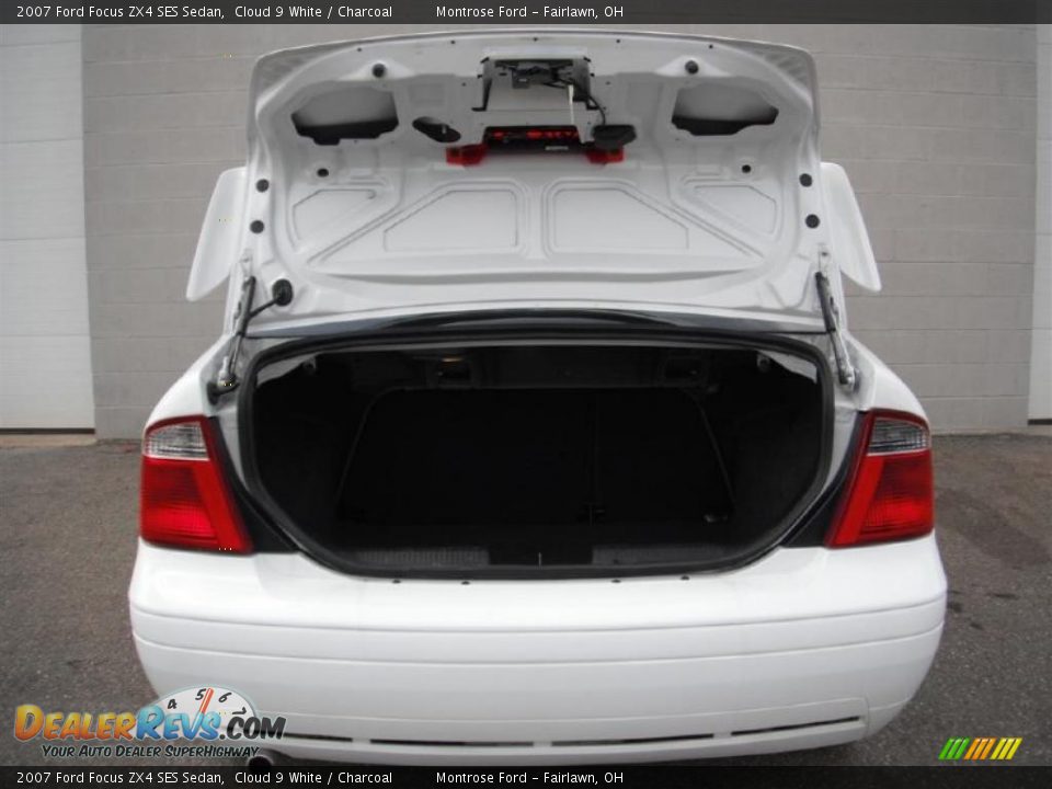 2007 Ford Focus ZX4 SES Sedan Cloud 9 White / Charcoal Photo #9