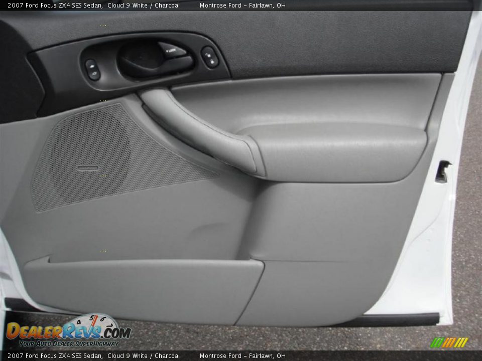 2007 Ford Focus ZX4 SES Sedan Cloud 9 White / Charcoal Photo #20