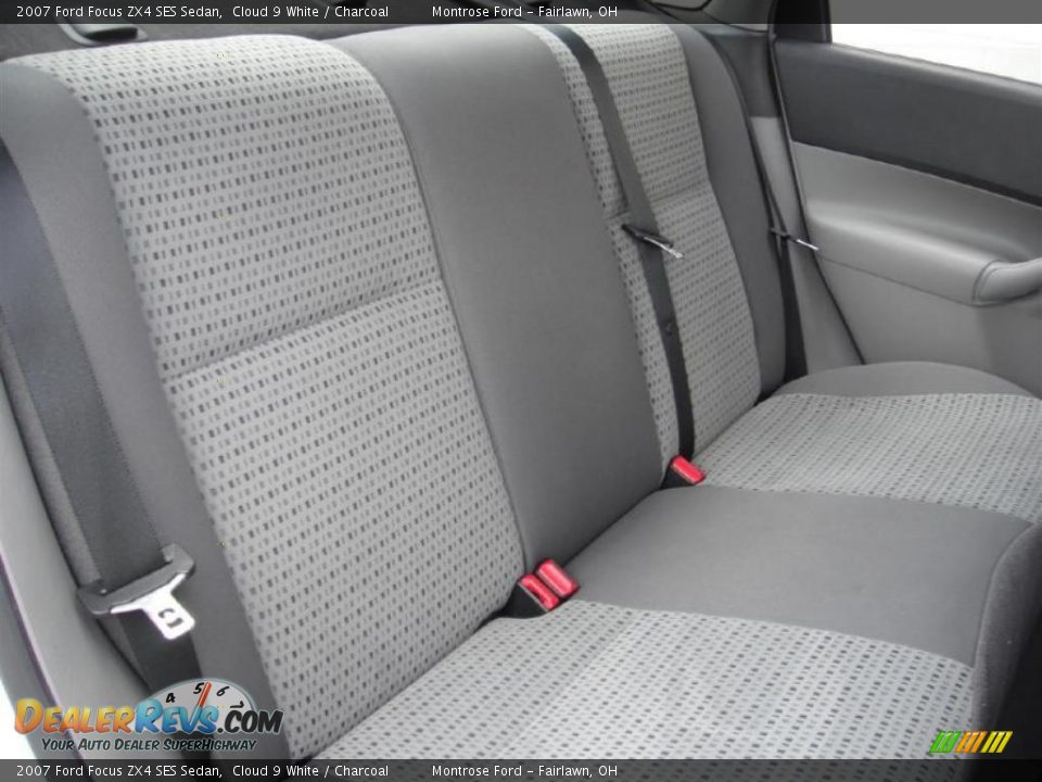 2007 Ford Focus ZX4 SES Sedan Cloud 9 White / Charcoal Photo #28