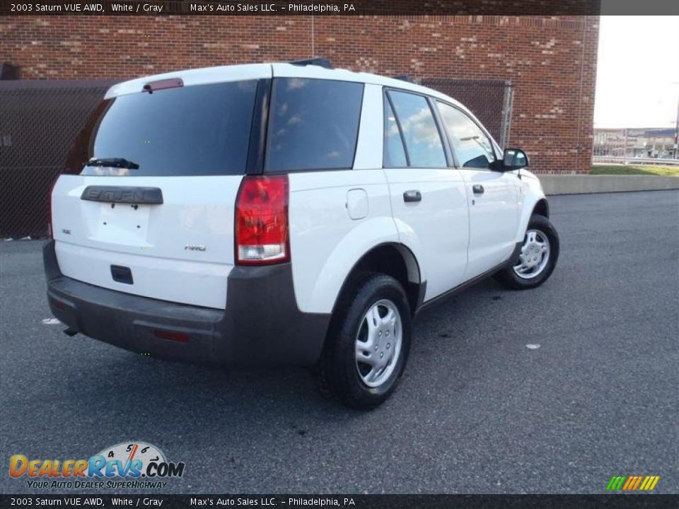 White 2003 Saturn VUE AWD Photo #9
