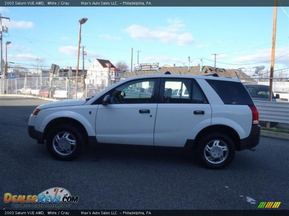 2003 Saturn VUE AWD White / Gray Photo #10