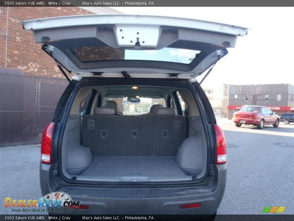 2003 Saturn VUE AWD Trunk Photo #14