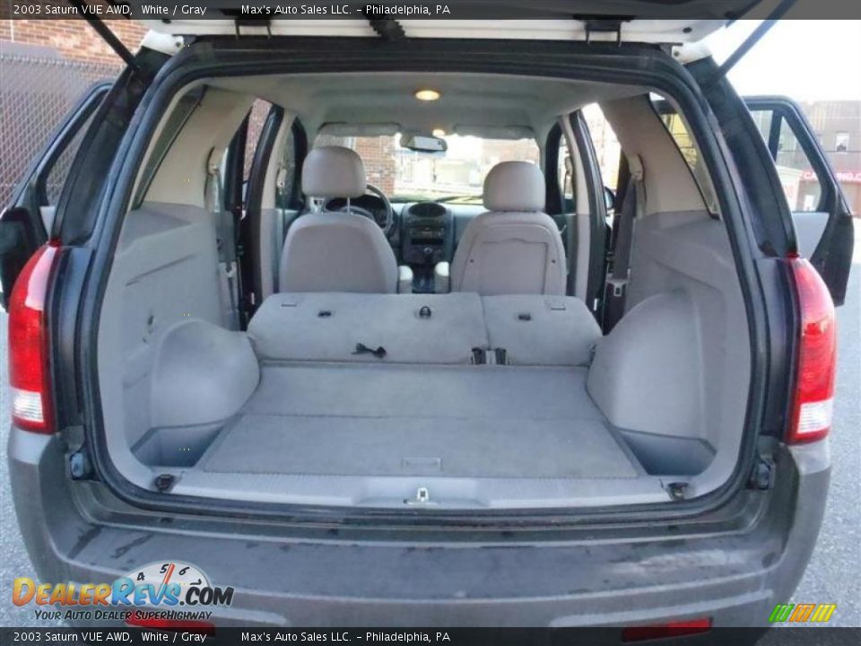 2003 Saturn VUE AWD Trunk Photo #15