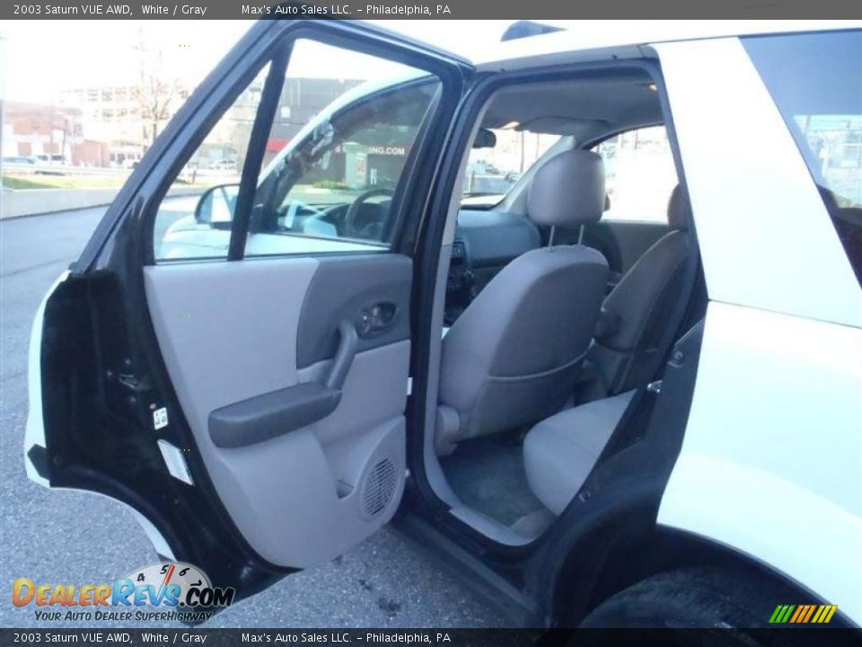 2003 Saturn VUE AWD White / Gray Photo #16