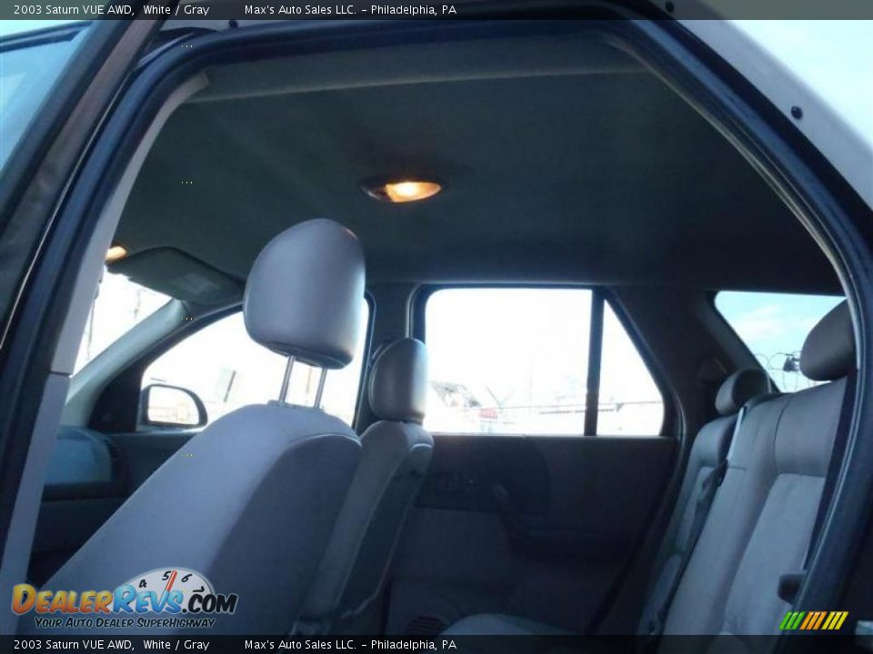 2003 Saturn VUE AWD White / Gray Photo #18