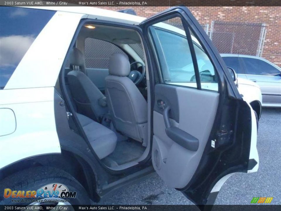 2003 Saturn VUE AWD White / Gray Photo #22