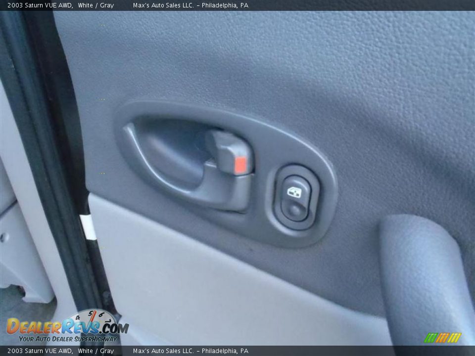 2003 Saturn VUE AWD White / Gray Photo #25