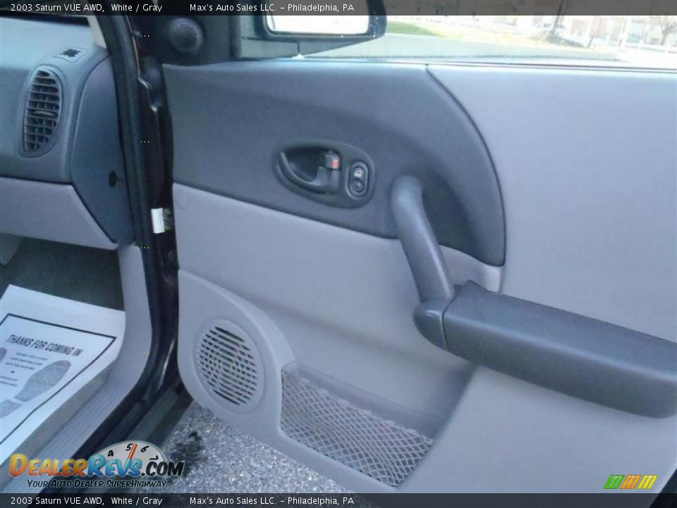 2003 Saturn VUE AWD White / Gray Photo #27