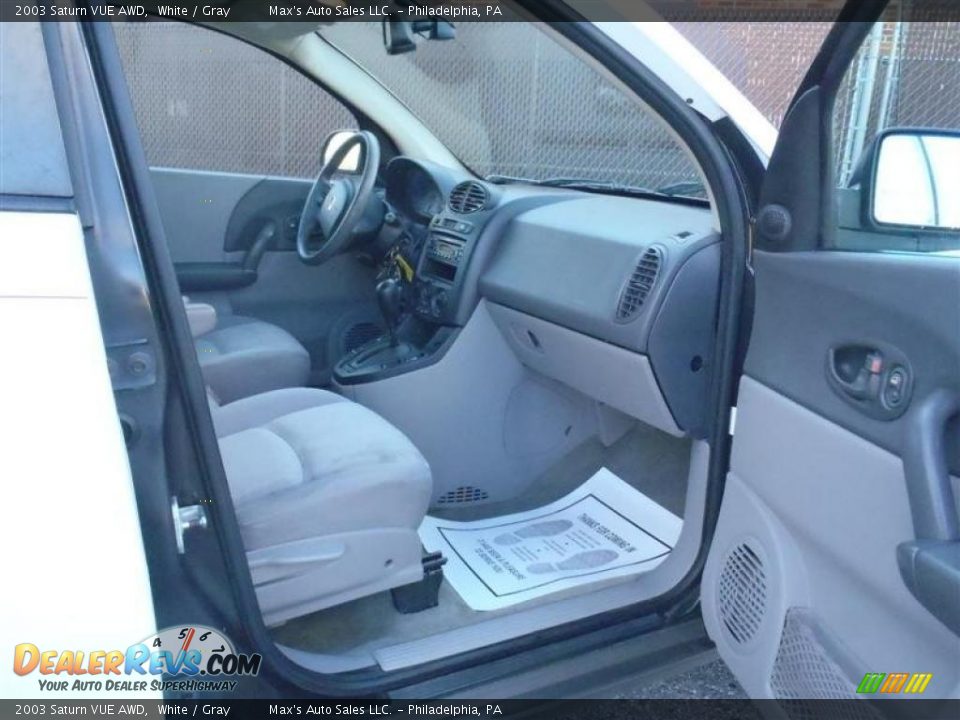 2003 Saturn VUE AWD White / Gray Photo #28