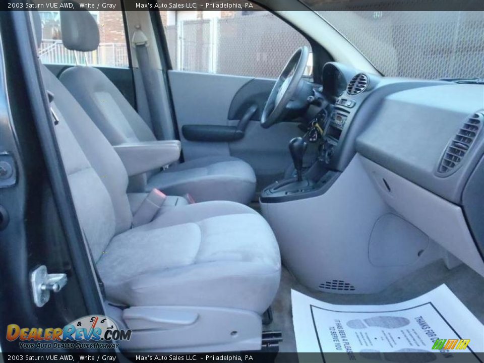 2003 Saturn VUE AWD White / Gray Photo #30