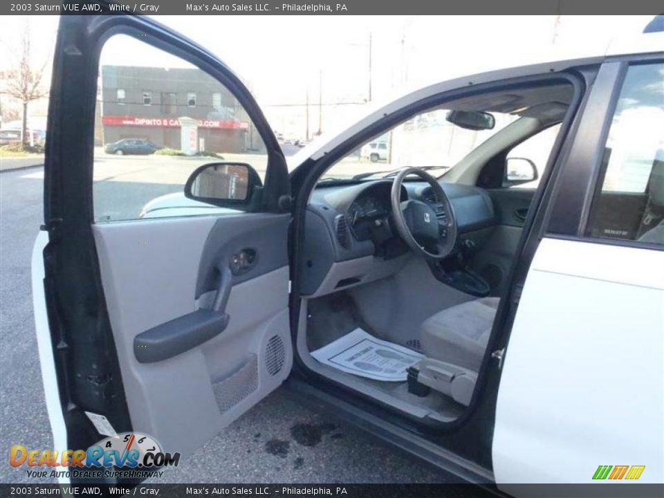 2003 Saturn VUE AWD White / Gray Photo #35