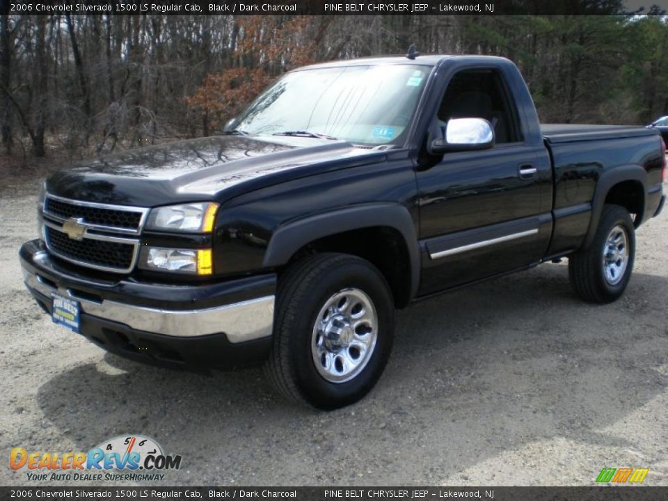 2006 Chevrolet Silverado 1500 LS Regular Cab Black / Dark Charcoal Photo #1