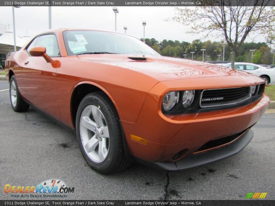 Front 3/4 View of 2011 Dodge Challenger SE Photo #4