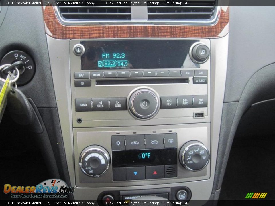 Controls of 2011 Chevrolet Malibu LTZ Photo #22