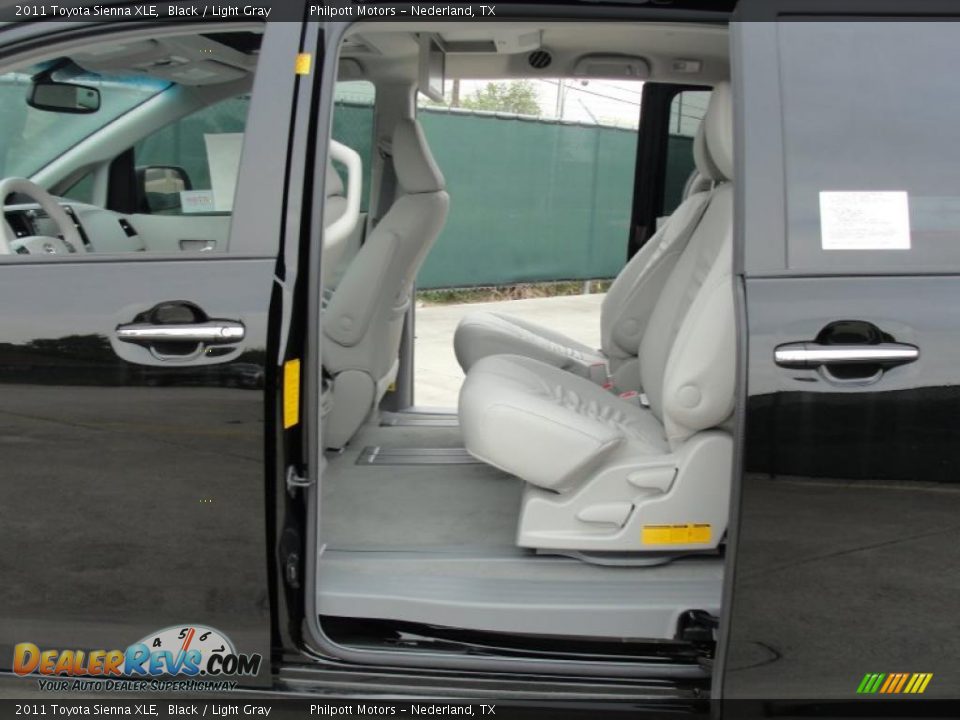 Light Gray Interior - 2011 Toyota Sienna XLE Photo #23