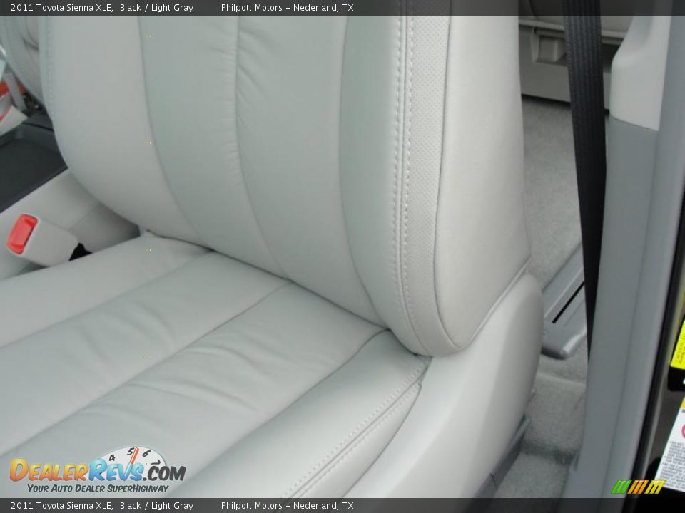 2011 Toyota Sienna XLE Black / Light Gray Photo #29