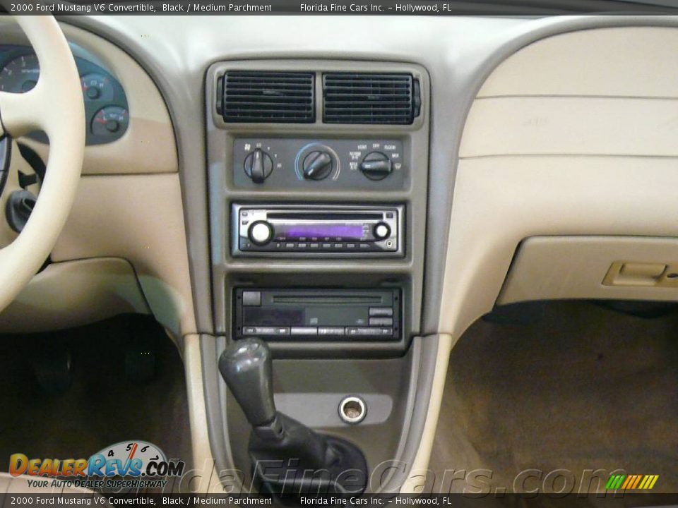 2000 Ford Mustang V6 Convertible Black / Medium Parchment Photo #18