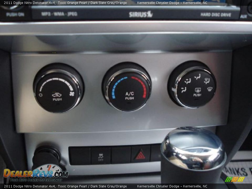 Controls of 2011 Dodge Nitro Detonator 4x4 Photo #16