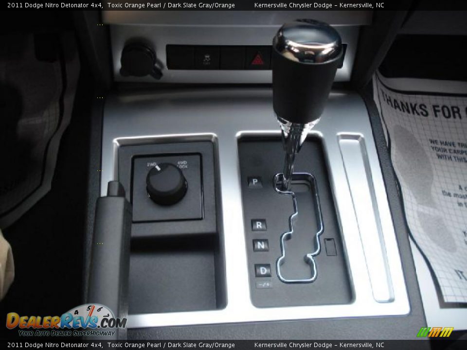 2011 Dodge Nitro Detonator 4x4 Shifter Photo #17