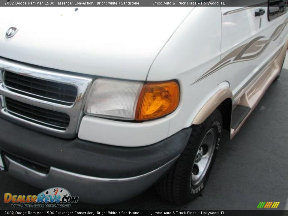 2002 Dodge Ram Van 1500 Passenger Conversion Bright White / Sandstone Photo #4
