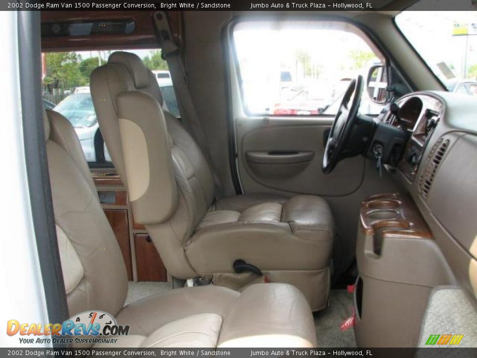 2002 Dodge Ram Van 1500 Passenger Conversion Bright White / Sandstone Photo #17