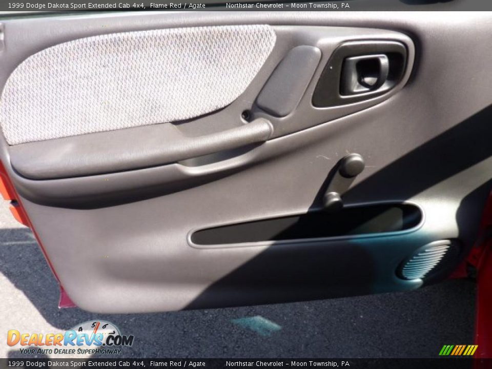 1999 Dodge Dakota Sport Extended Cab 4x4 Flame Red / Agate Photo #10