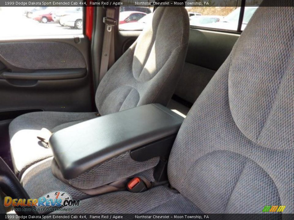1999 Dodge Dakota Sport Extended Cab 4x4 Flame Red / Agate Photo #11