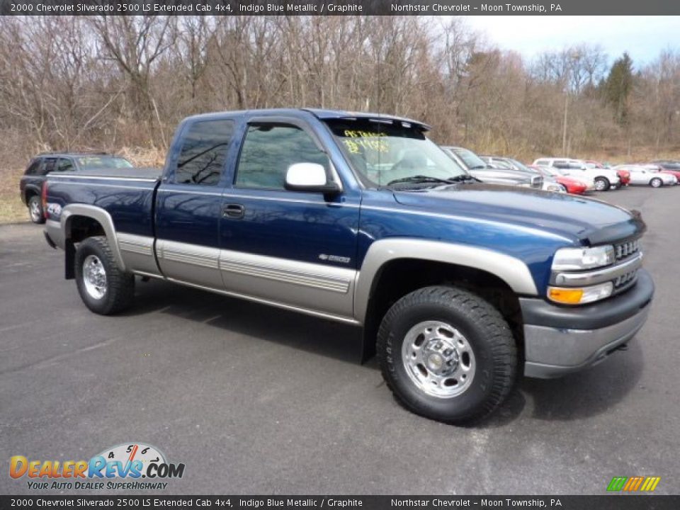 Front 3/4 View of 2000 Chevrolet Silverado 2500 LS Extended Cab 4x4 Photo #1