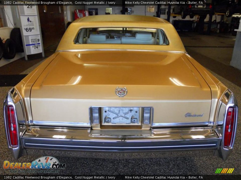 1982 Cadillac Fleetwood Brougham d'Elegance Gold Nugget Metallic / Ivory Photo #4