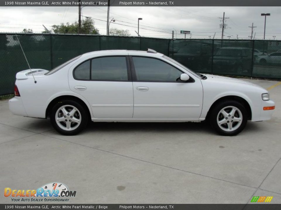 1998 Nissan maxima white #4