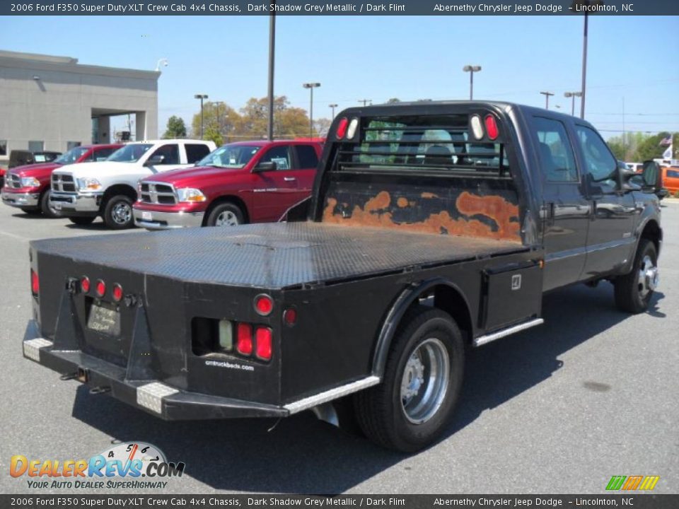 2006 Ford F350 Super Duty XLT Crew Cab 4x4 Chassis Dark Shadow Grey Metallic / Dark Flint Photo #4