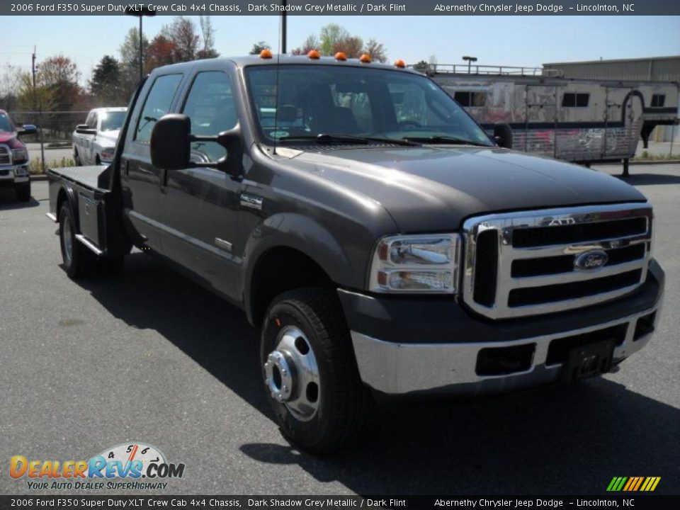 2006 Ford F350 Super Duty XLT Crew Cab 4x4 Chassis Dark Shadow Grey Metallic / Dark Flint Photo #5