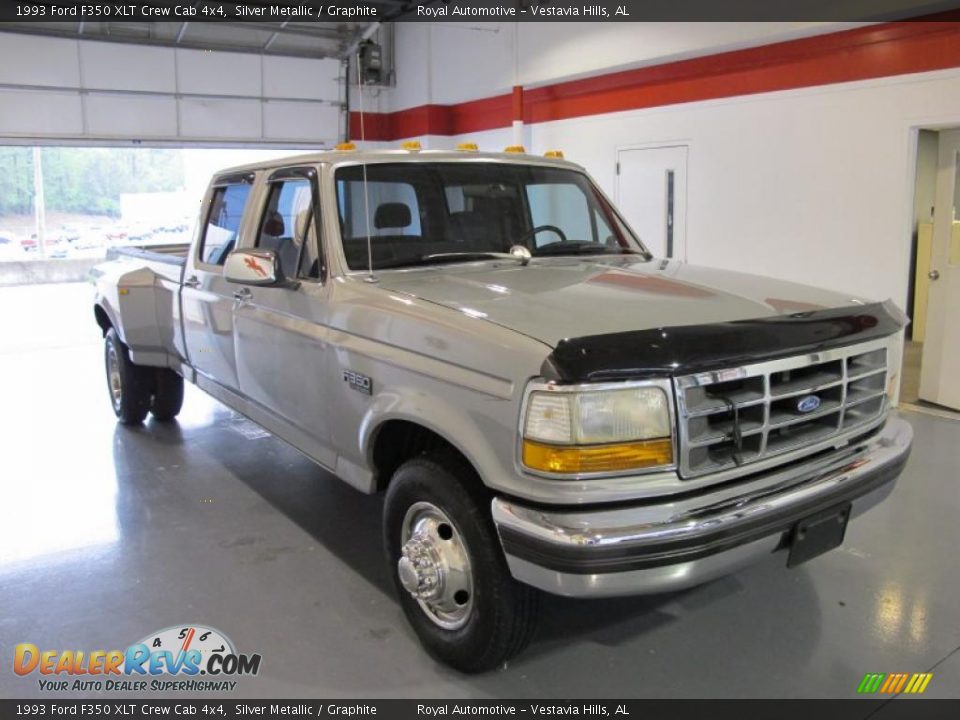 Front 3/4 View of 1993 Ford F350 XLT Crew Cab 4x4 Photo #5