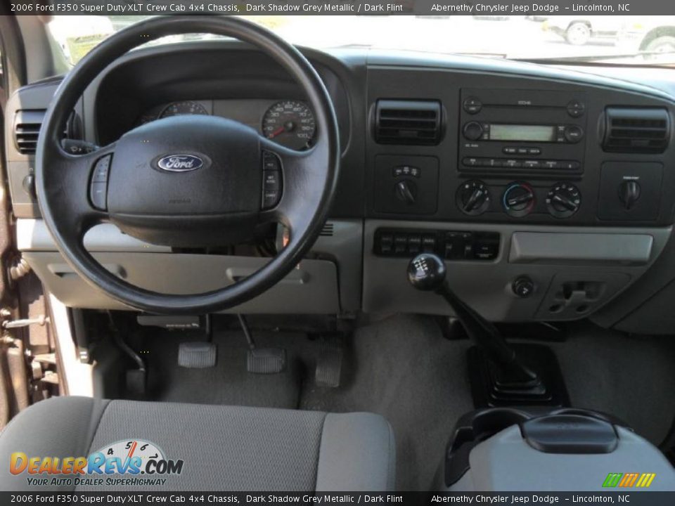 2006 Ford F350 Super Duty XLT Crew Cab 4x4 Chassis Dark Shadow Grey Metallic / Dark Flint Photo #18