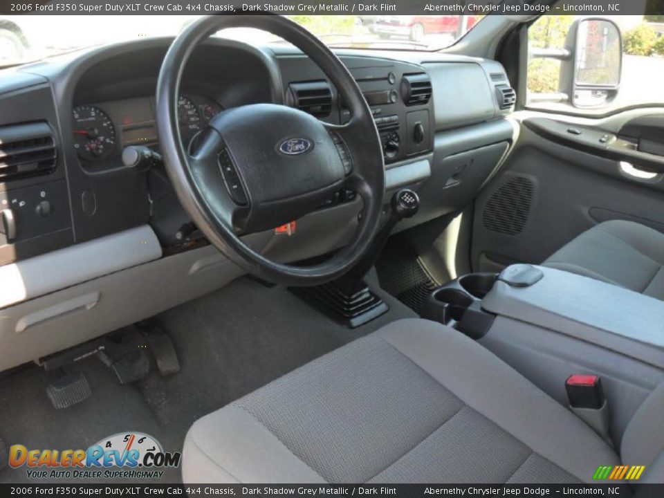 Dark Flint Interior - 2006 Ford F350 Super Duty XLT Crew Cab 4x4 Chassis Photo #29