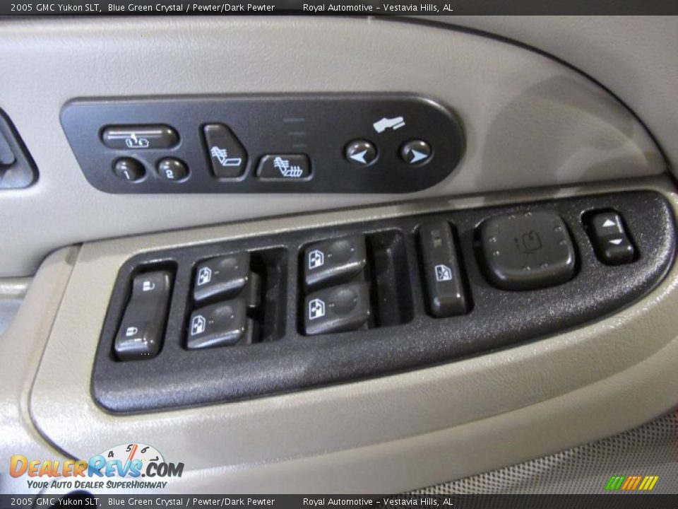Controls of 2005 GMC Yukon SLT Photo #15