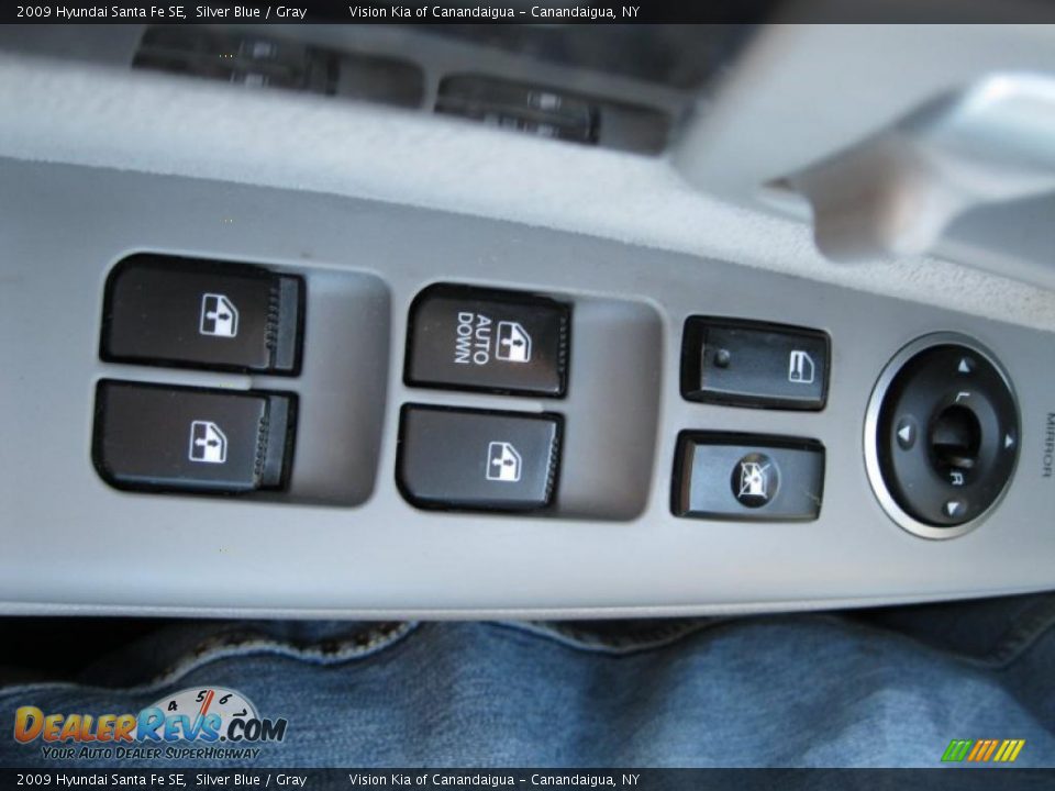 Controls of 2009 Hyundai Santa Fe SE Photo #23