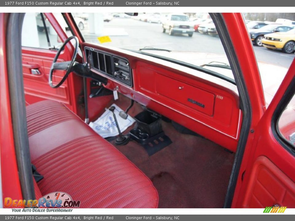 Dashboard of 1977 Ford F150 Custom Regular Cab 4x4 Photo #11